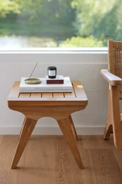 Eya Loungebord