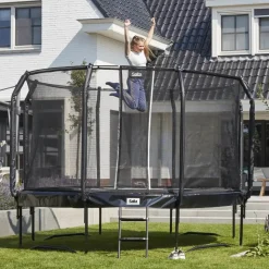 First Class Trampolin