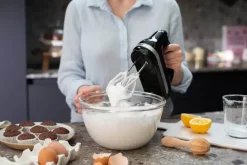 Håndmixer m. piskeris med fleksible kanter