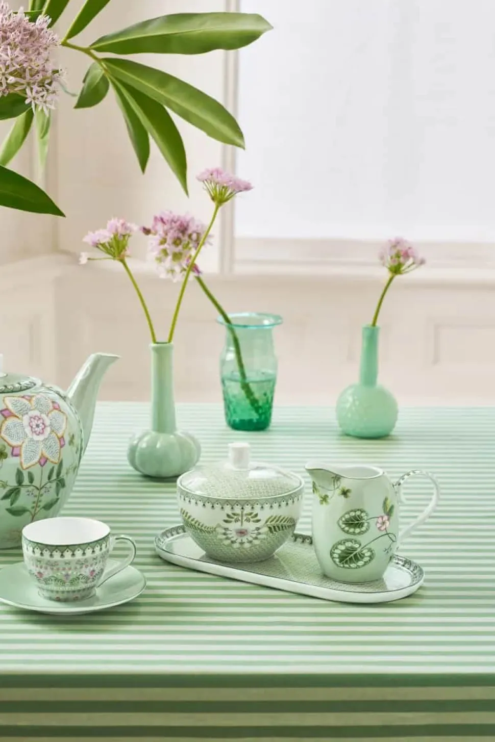 Lily & Lotus Kande